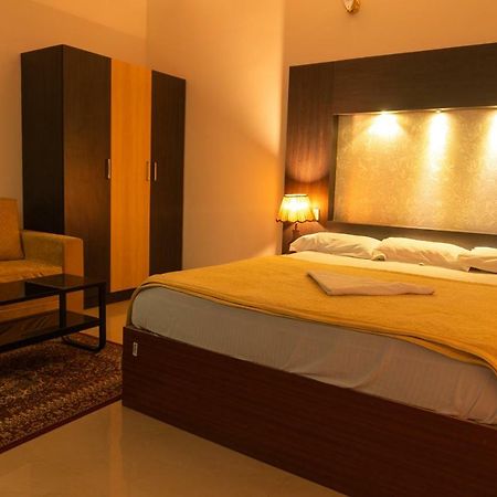 Aramana Holiday Inn Alappuzha ภายนอก รูปภาพ