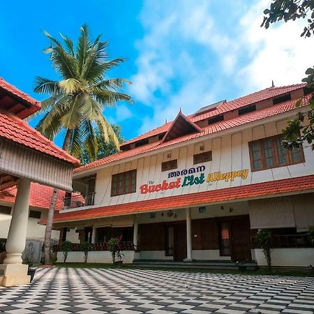 Aramana Holiday Inn Alappuzha ภายนอก รูปภาพ