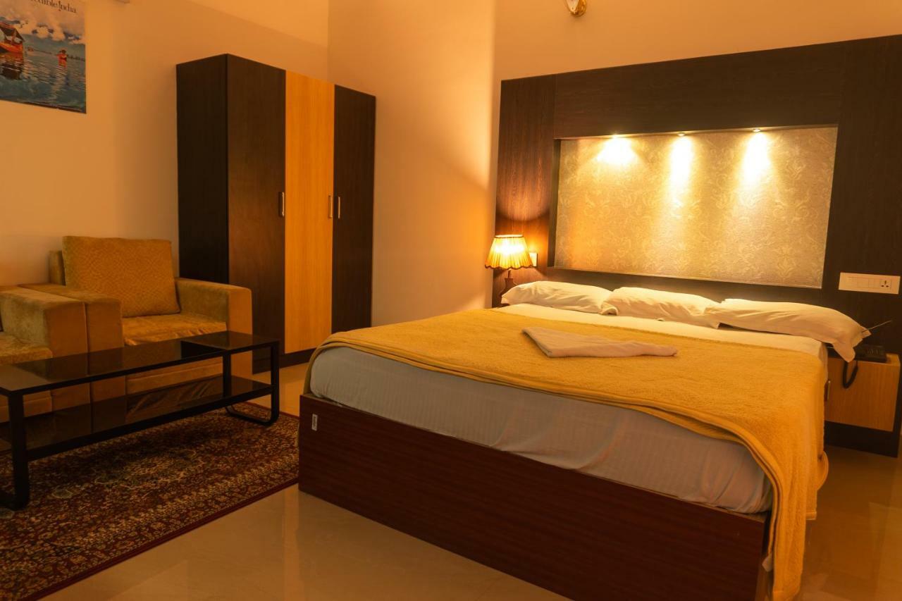 Aramana Holiday Inn Alappuzha ภายนอก รูปภาพ