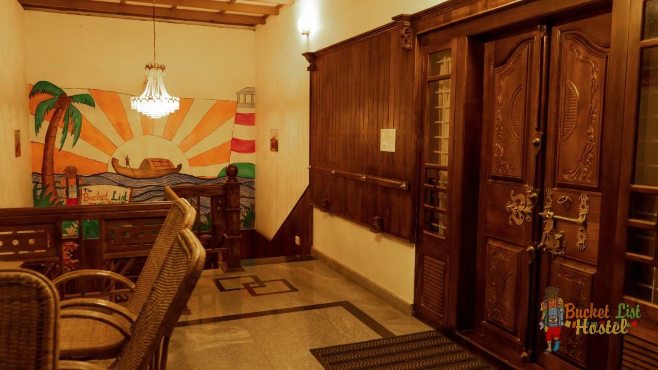 Aramana Holiday Inn Alappuzha ภายนอก รูปภาพ