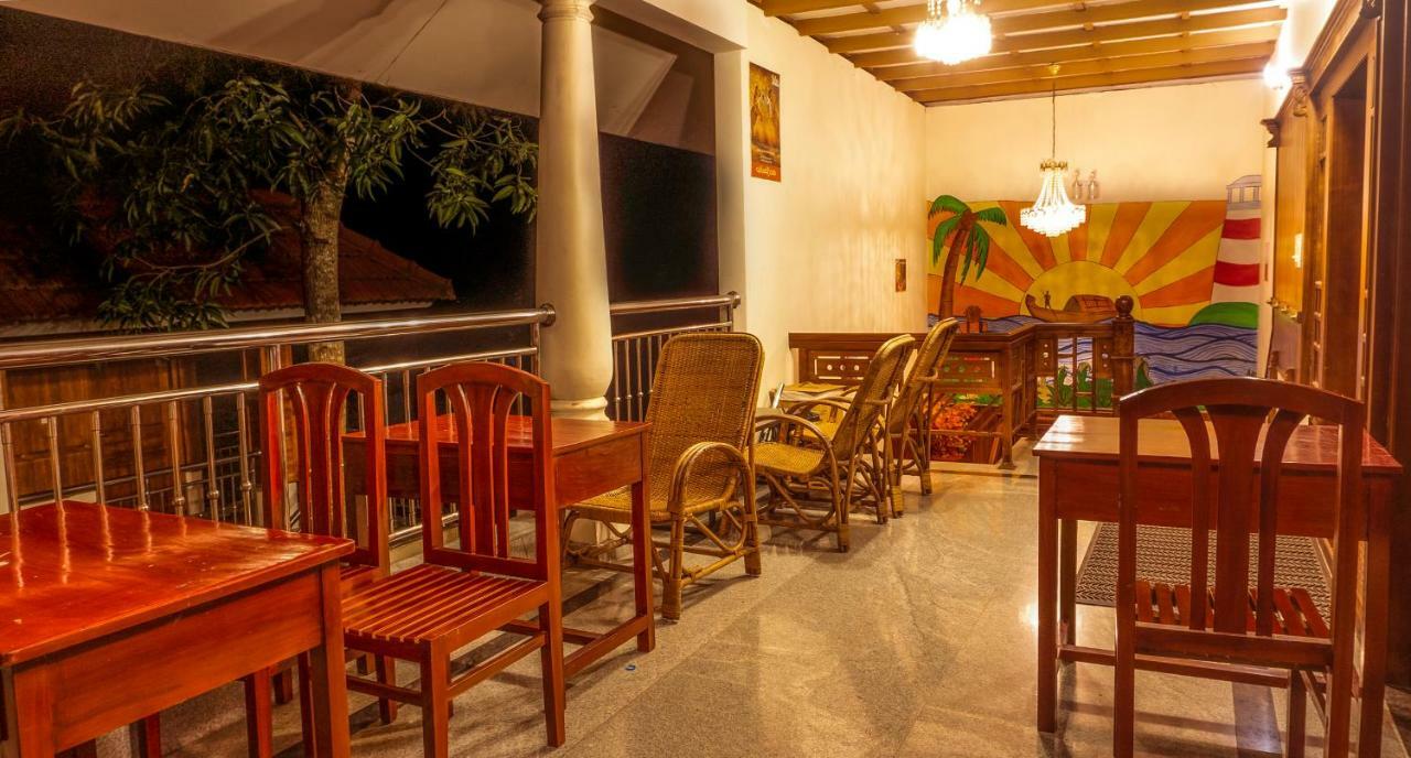 Aramana Holiday Inn Alappuzha ภายนอก รูปภาพ