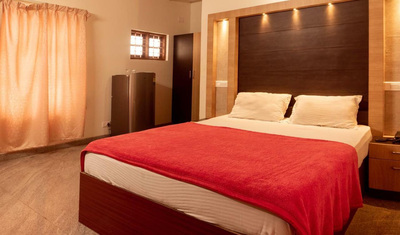 Aramana Holiday Inn Alappuzha ภายนอก รูปภาพ