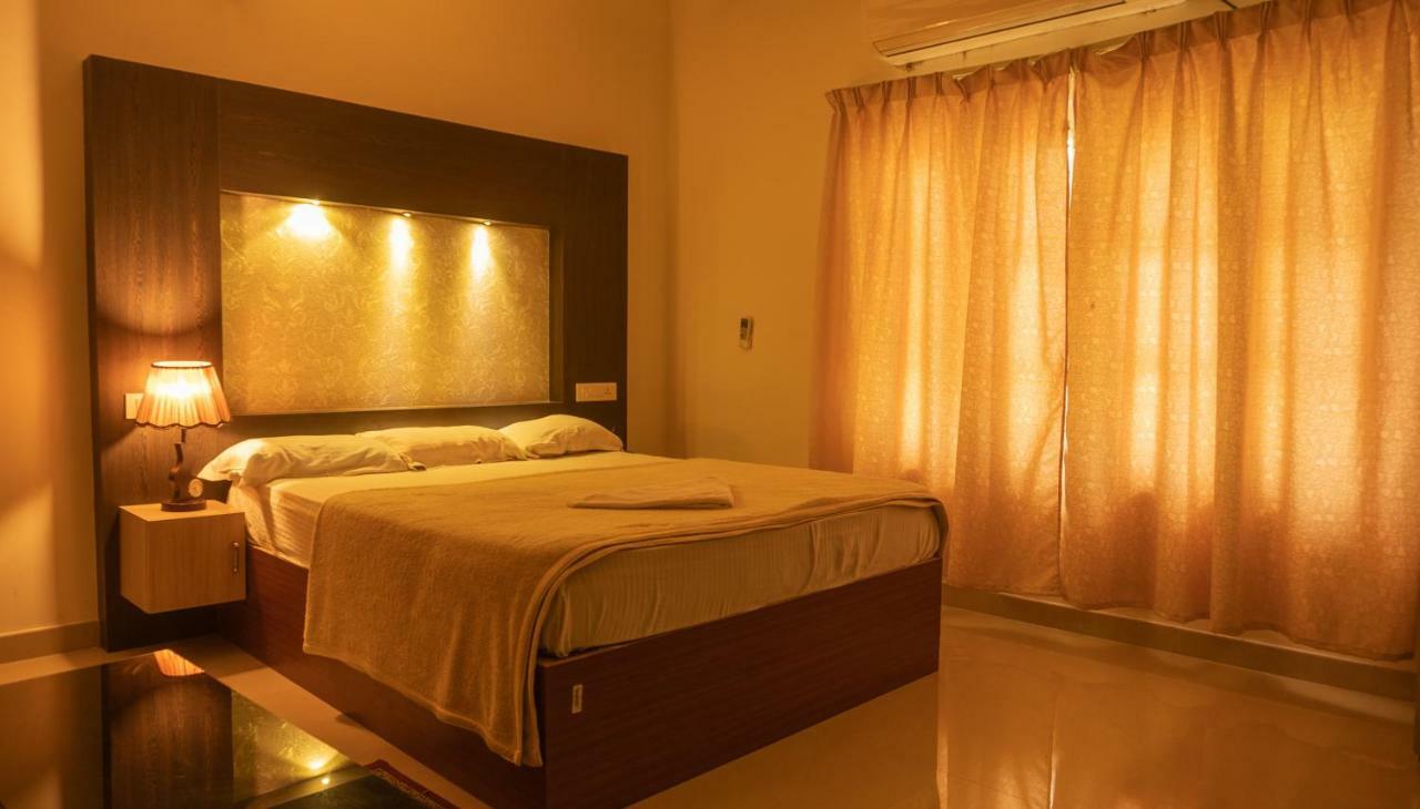 Aramana Holiday Inn Alappuzha ภายนอก รูปภาพ